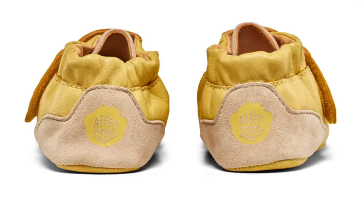 Kinder Barfußhausschuhe mit geschlossener Ferse, Rückansicht beider Schuhe