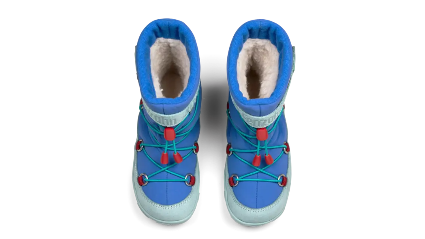 Kinder-Barfußwinterstiefel als Paar mit breiter Zehenbox, geschlossenem Zehenbereich, geschlossener Ferse, hohem Schaft, Schnürsystem mit Kordel, flexible Sohle, Draufsicht.