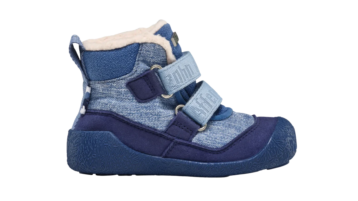 Gefütterter Kinder-Barfußstiefel mit breiter Zehenbox, zwei Klettverschlüssen und sichtbarem Futter, Seitenansicht innen