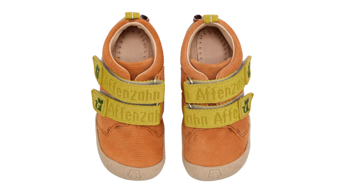 Kinder Barfußschuhe mit geschlossener Zehenbox und Klettverschlüssen, Draufsicht auf beide Schuhe