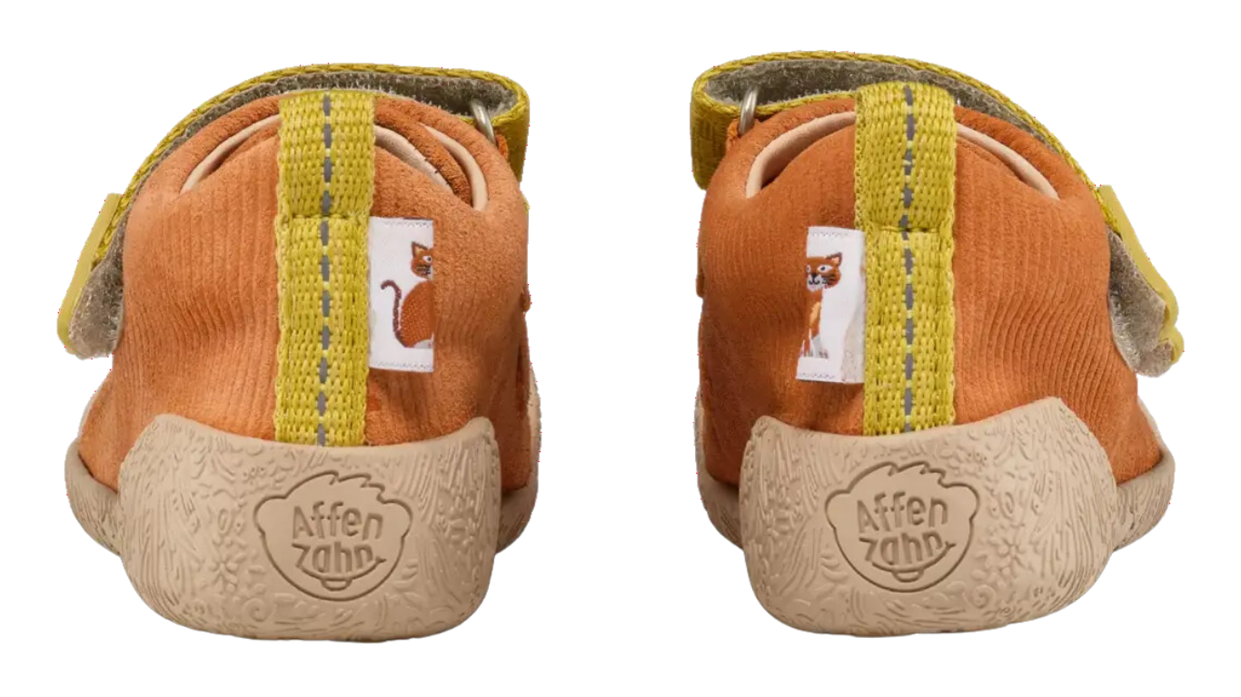 Kinder Barfußschuhe mit geschlossener Ferse und Zugschlaufe, Rückansicht beider Schuhe