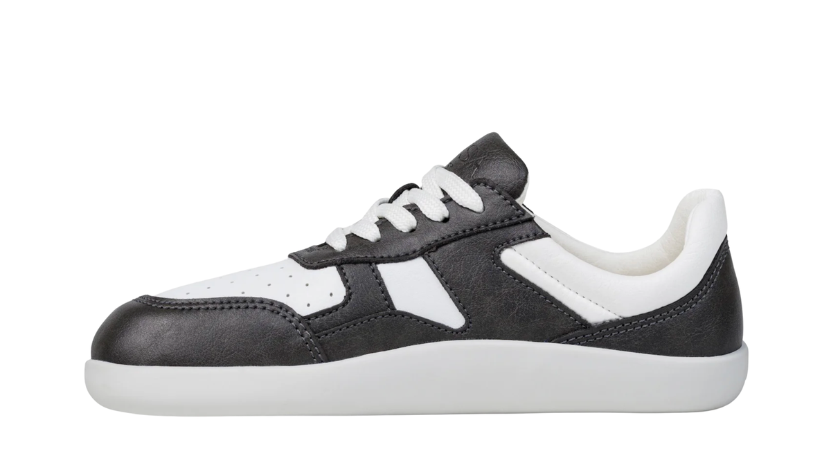 Barfußsneaker mit Schnürung, perforierter Zehenpartie und geschlossener Zehenpartie, Einzelschuh, Seitenansicht innen