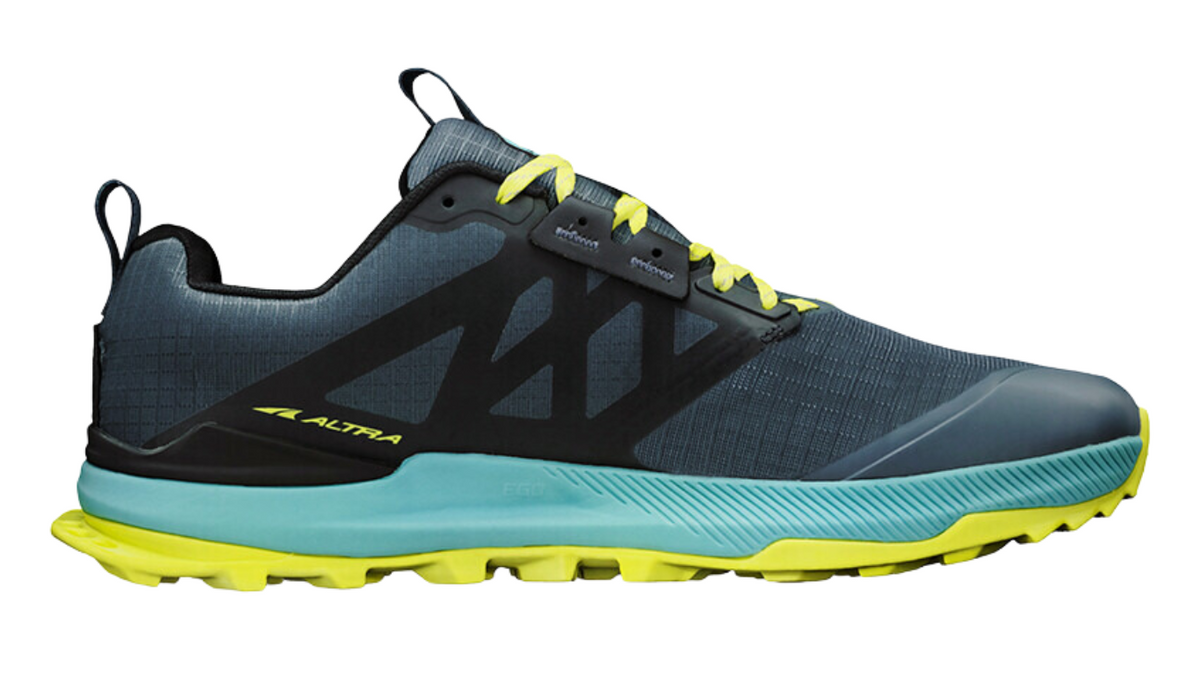 Trailrunningschuh, flache geschlossene Ausführung, Seitenansicht rechts Innenseite. Schnürung, niedrig geschnittener Schaft, stark profilierte Sohle.