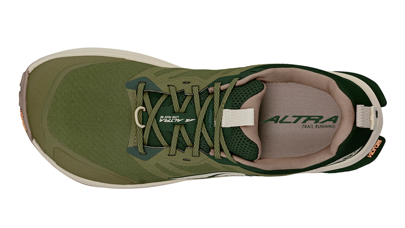 Trailrunningschuh, Draufsicht. Schnürung über dem Spann, gepolsterter Einstieg, schmal zulaufender Vorfuß.