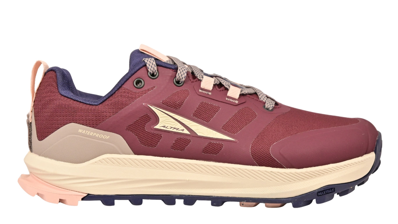Trailrunningschuh, flache geschlossene Ausführung, Seitenansicht rechts. Schnürung, niedrig geschnittener Schaft, deutlich profilierte Sohle.