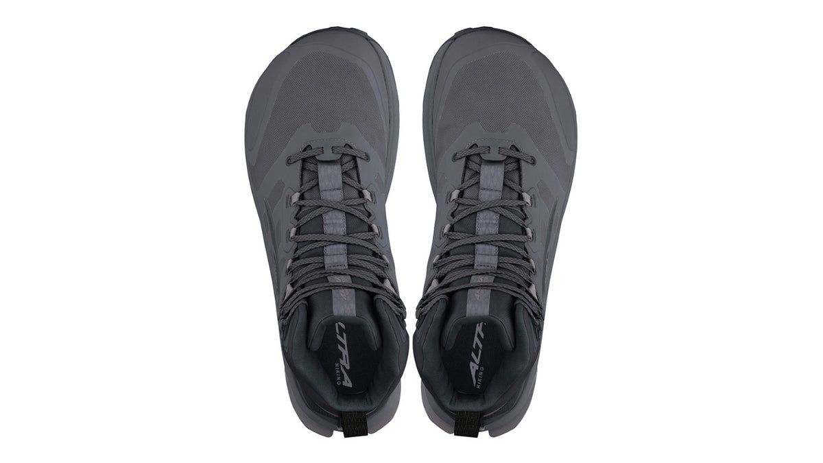 Wanderschuhe als Paar, Draufsicht von oben. Schnürung sichtbar, Schaftöffnung und Innenform erkennbar.