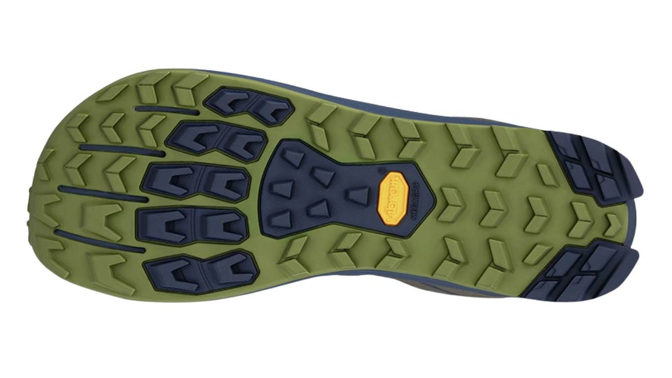 Trailrunningschuh, Ansicht von unten. Grob profilierte Laufsohle mit offenem Stollenmuster.
