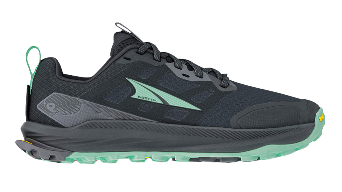Barfußschuh für Erwachsene mit breiter Zehenbox, geschlossenem Zehenbereich, geschlossener Ferse, Schnürung, profilierte Sohle, Seitenansicht außen.