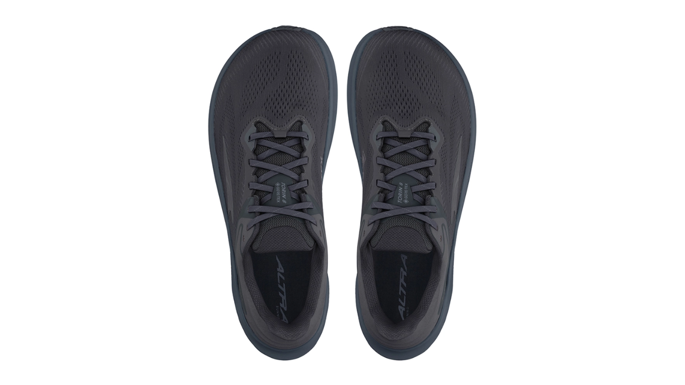 Laufschuhe als Paar, Draufsicht von oben. Innenform und Fersenaufnahme sichtbar.