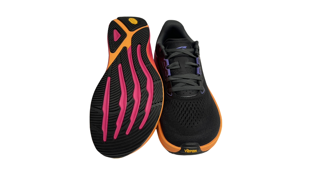 Laufschuhe für Damen, Ansicht von unten mit Profilsohle, Paar