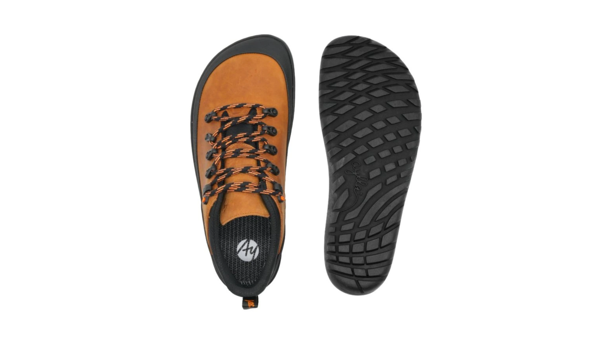 Barfußschuh für Erwachsene mit flacher, flexibler Sohle und grobem Profil, Ansicht von unten.