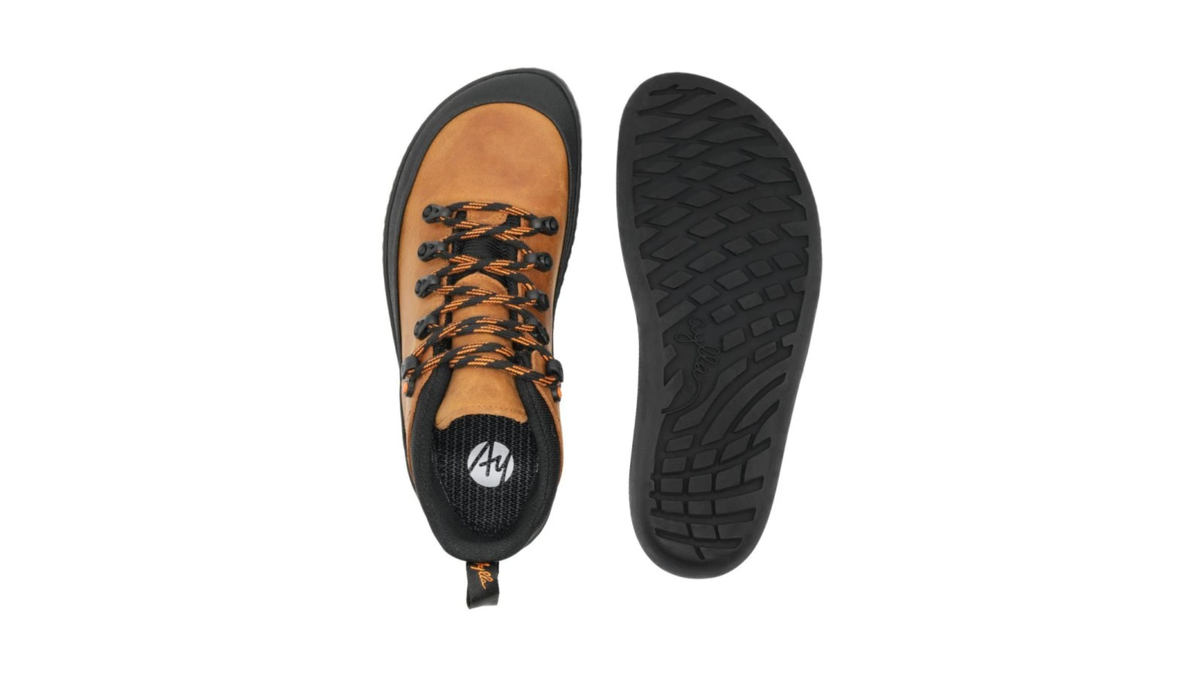 Barfußschuh für Erwachsene mit flacher, flexibler Sohle und grobem Profil, Ansicht von unten.