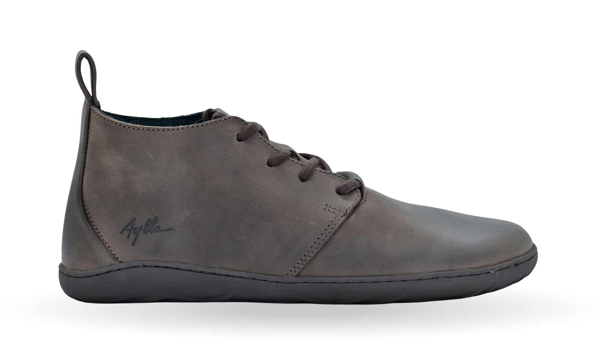 Barfußschuh für Erwachsene mit breiter Zehenbox, geschlossenem Zehenbereich, geschlossener Ferse, Schnürung, flacher flexibler Sohle, Seitenansicht außen.