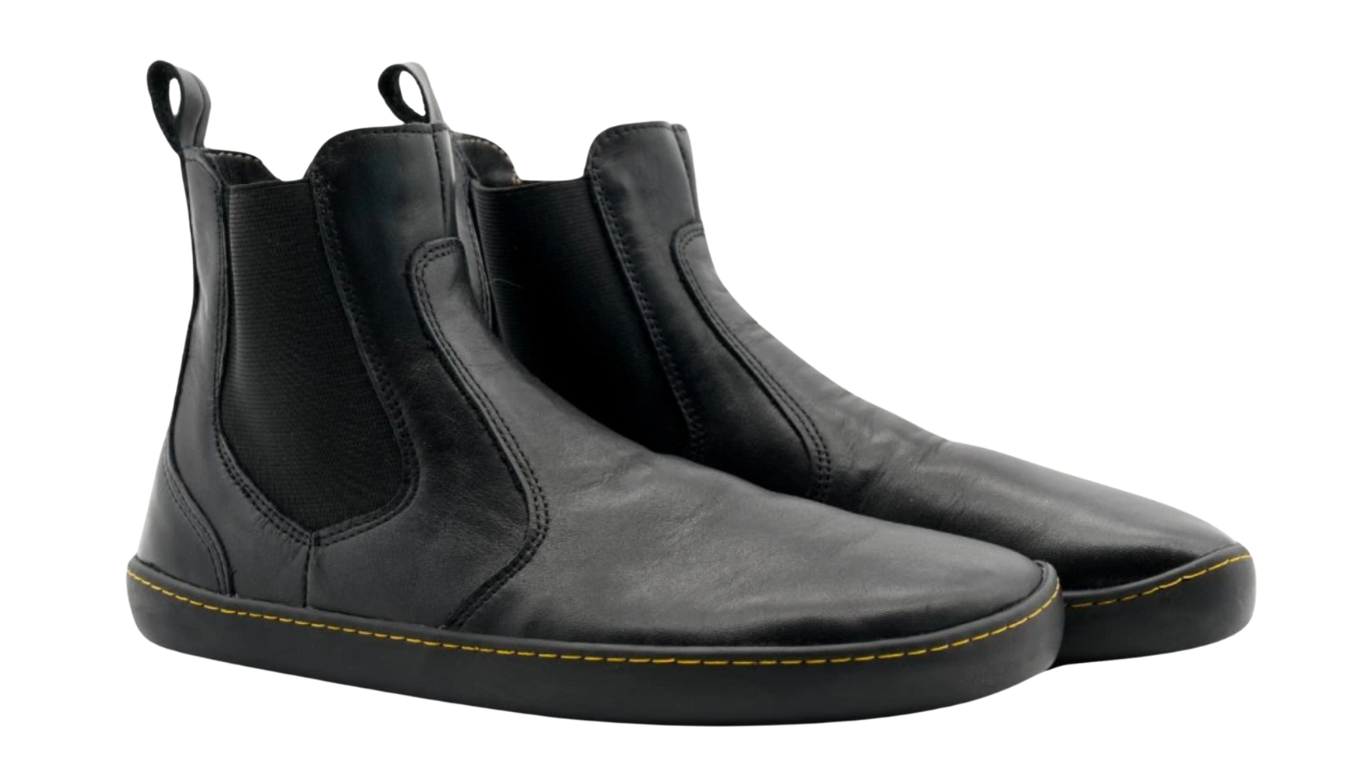 Knöchelhoher Barfußschuh als Paar, schräge Vorderansicht. Geschlossene Zehen, elastische Seiteneinsätze, symmetrische Form.