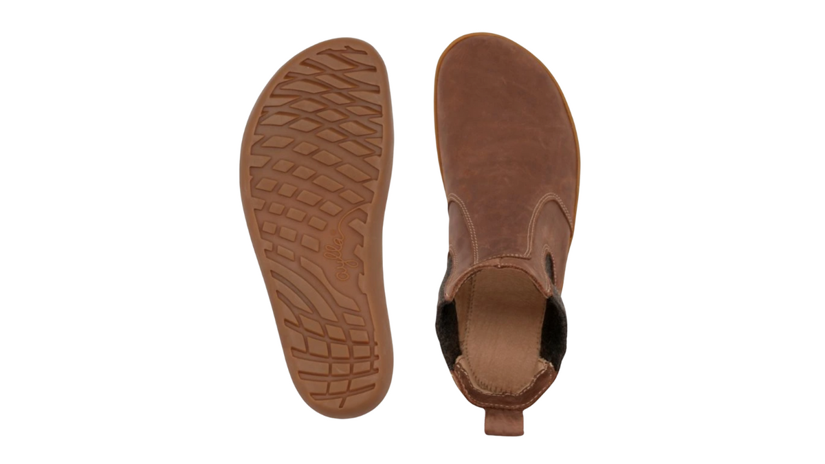 Knöchelhoher Barfußschuh, Ansicht von unten. Flache Laufsohle mit Profil, durchgehender flexibler Aufbau.