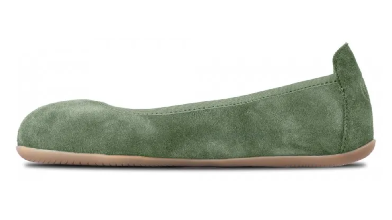 Barfußschuh, Seitenansicht innen. Geschlossener Schuh ohne Verschluss, flache flexible Sohle, durchgehender Randabschluss.
