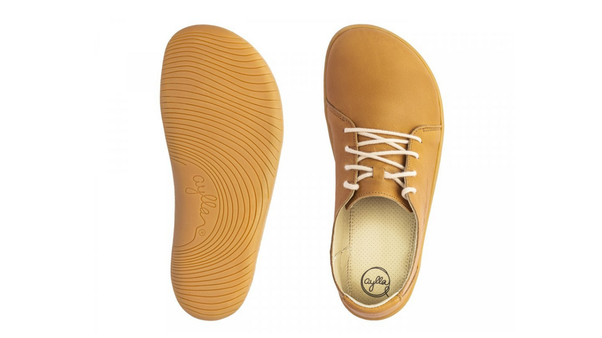 Barfußschuh, Ansicht von unten und Draufsicht. Flache Laufsohle mit Profil, Innenform des Schuhs sichtbar.