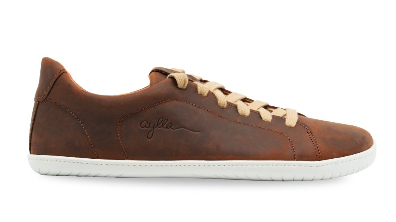 Barfußschuh für Erwachsene mit breiter Zehenbox, geschlossenem Zehenbereich, geschlossener Ferse, Schnürung, flacher flexible Sohle, Seitenansicht außen.