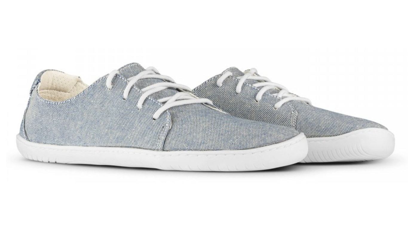 Barfußschuhe als Paar, schräge Seitenansicht nach rechts.
Niedriger Aufbau, gleichmäßige Leistenbreite, flexible Sohle erkennbar.
