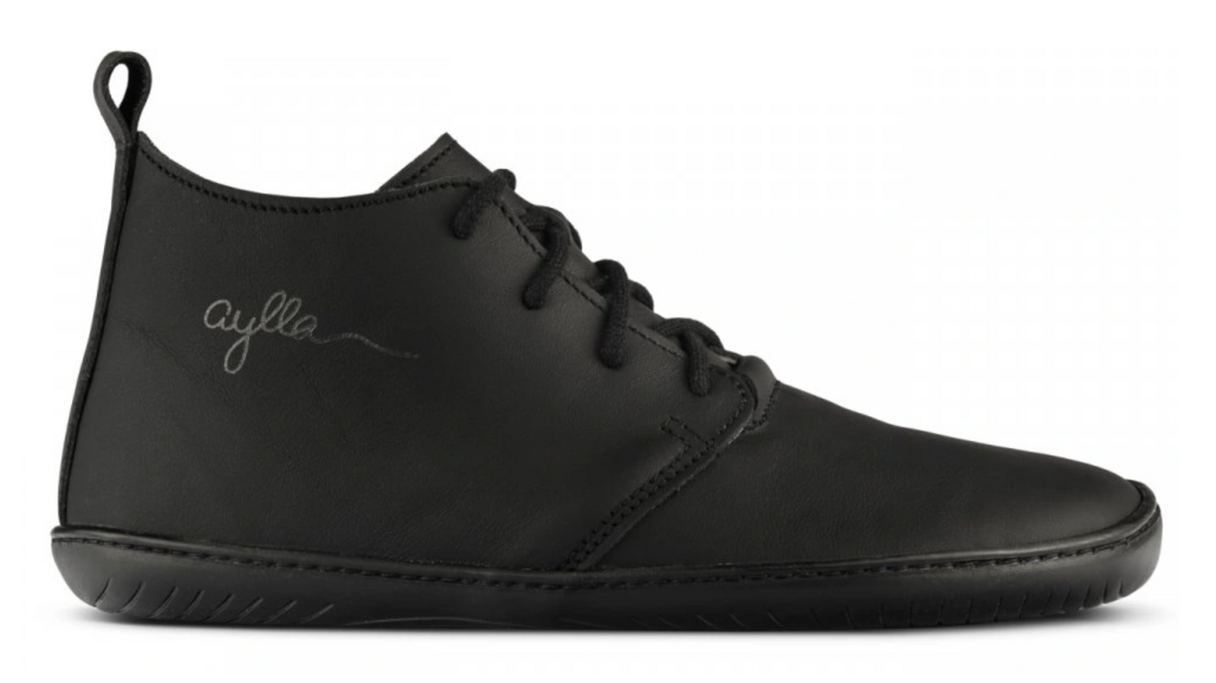 Barfußschuh für Erwachsene mit breiter Zehenbox, geschlossenem Zehenbereich, geschlossener Ferse, Schnürung, flacher flexible Sohle, Seitenansicht außen.