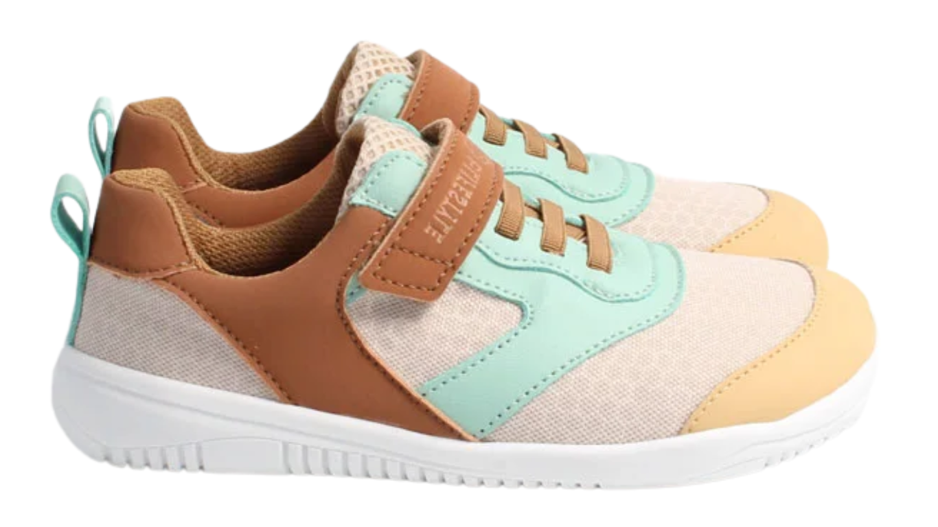 Kinder Barfußhalbschuh mit flexibler Sohle und Profil, Ansicht von unten.