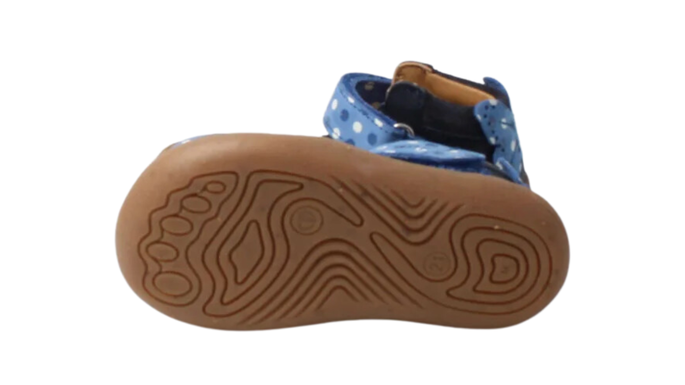 Barfußhausschuh für Kinder mit flexibler, dünner Sohle und geschlossener Schuhform, Ansicht von unten