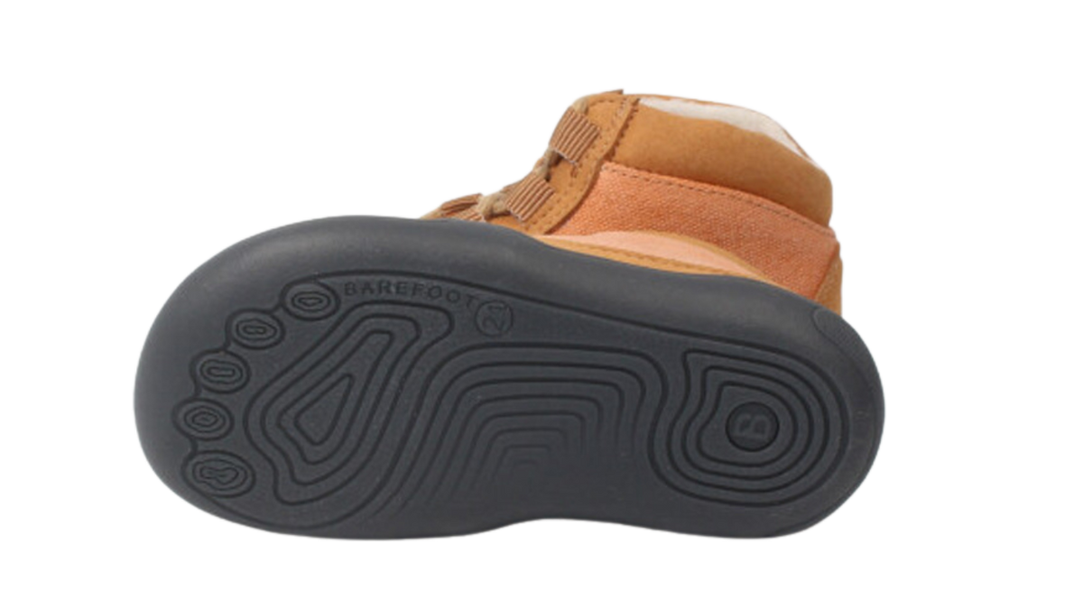 Knöchelhoher Barfußschuh für Kinder mit flexibler Sohle und breiter Zehenbox, geschlossener Zehenbereich, Ansicht von unten.