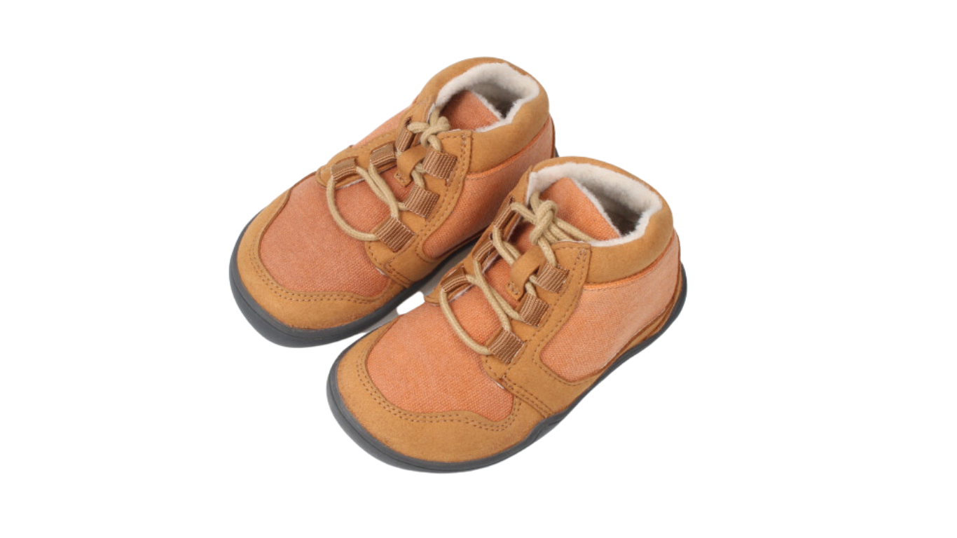 Knöchelhoher Barfußschuh für Kinder mit breiter Zehenbox, flexibler Sohle und Schnürung, geschlossener Zehenbereich und geschlossener Fersenbereich, Draufsicht als Paar.