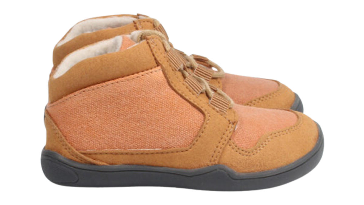 Knöchelhoher Barfußschuh für Kinder mit breiter Zehenbox, flexibler Sohle und Schnürung, geschlossener Zehenbereich und geschlossener Fersenbereich, Seitenansicht außen.