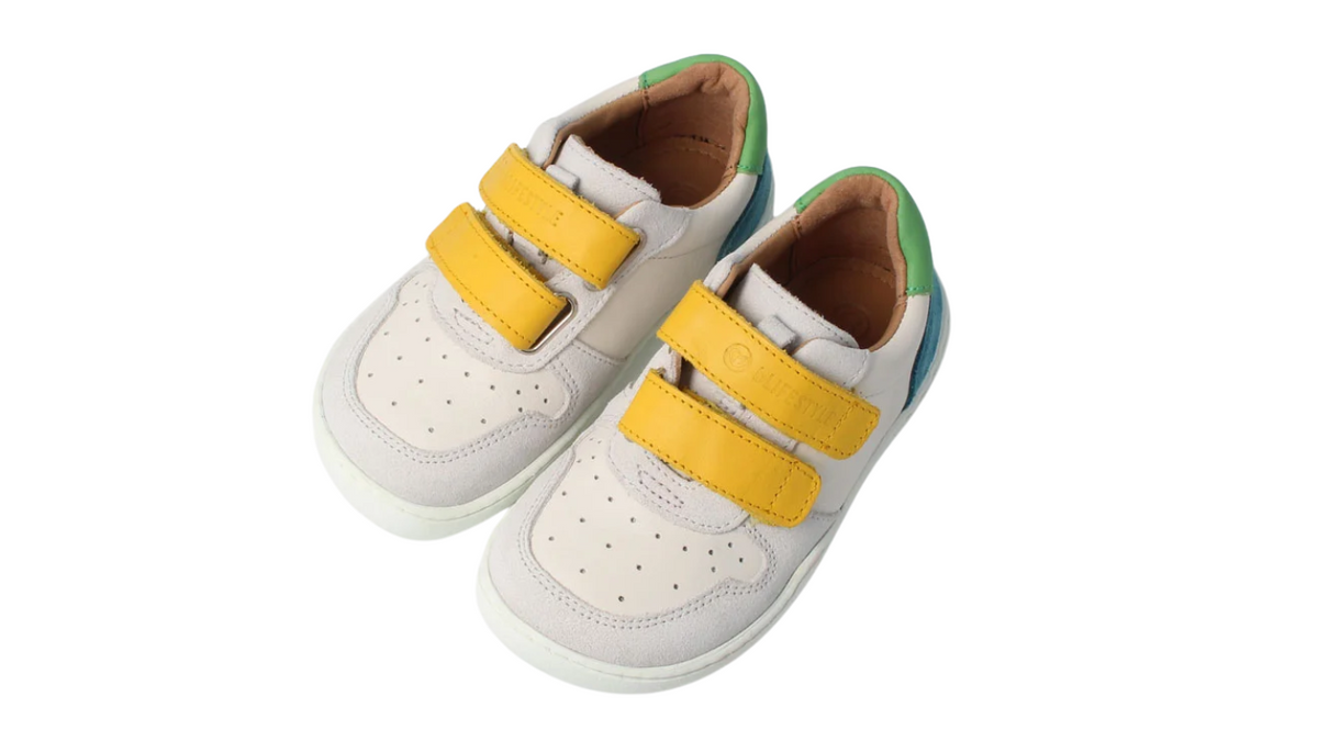 Barfußhalbschuh für Kinder mit breiter Zehenbox und Klettverschlüssen, Draufsicht als Paar