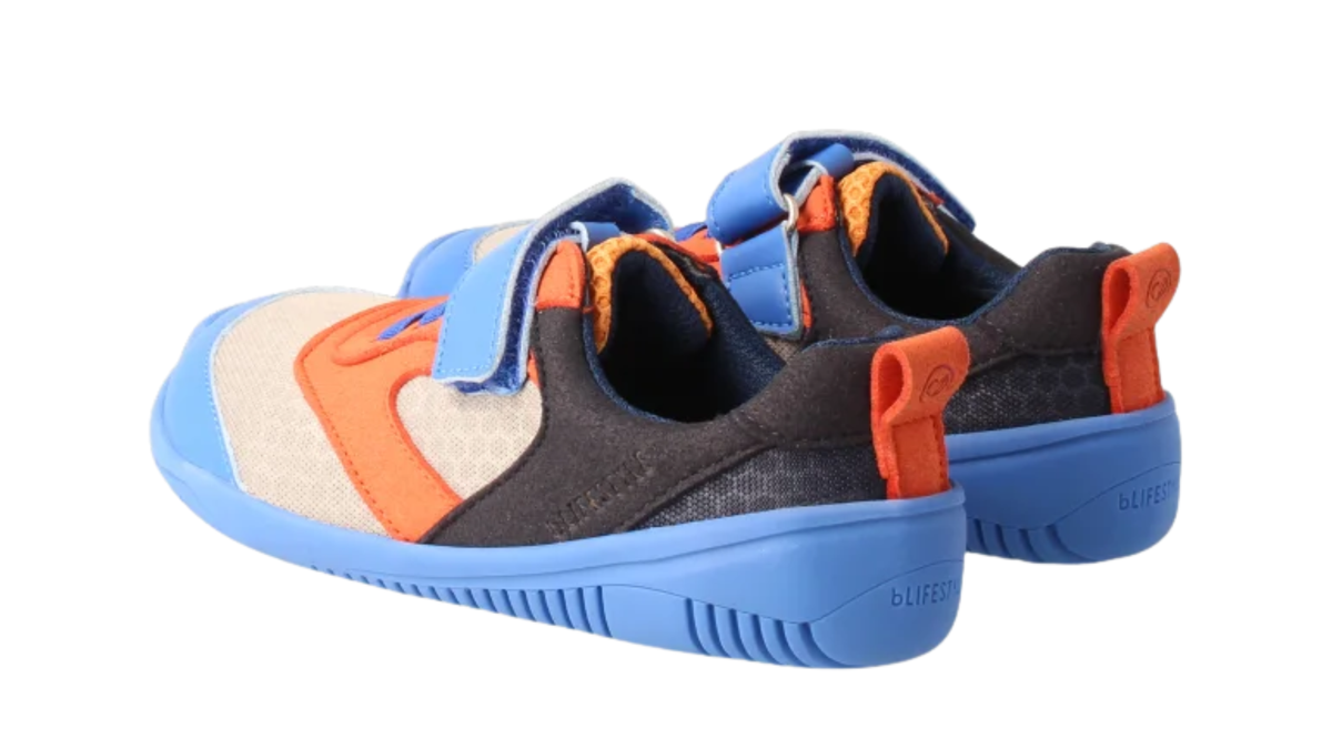 Kinder Barfußhalbschuh mit breiter Zehenbox, flexibler Sohle, Klettverschluss und Schnürung, geschlossene Zehen, geschlossene Ferse, schräge Rückansicht als Paar