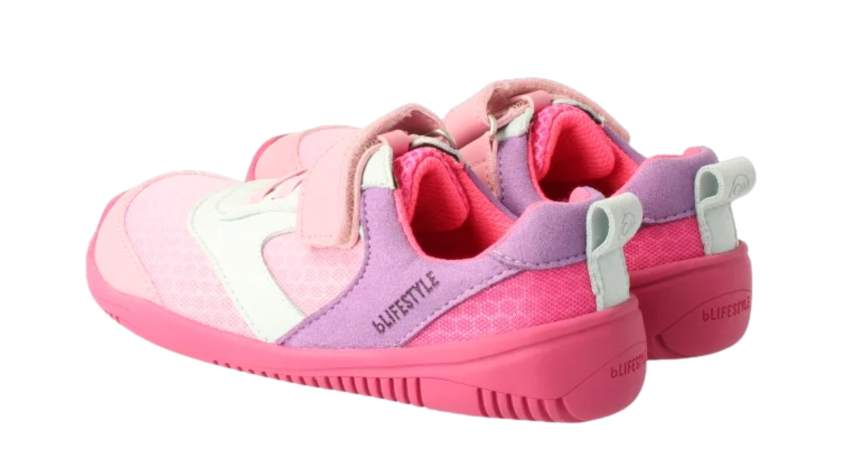 Kinder Barfußhalbschuh mit breiter Zehenbox, flexibler Sohle, Klettverschluss und Schnürung, geschlossene Zehen, geschlossene Ferse, schräge Rückansicht als Paar