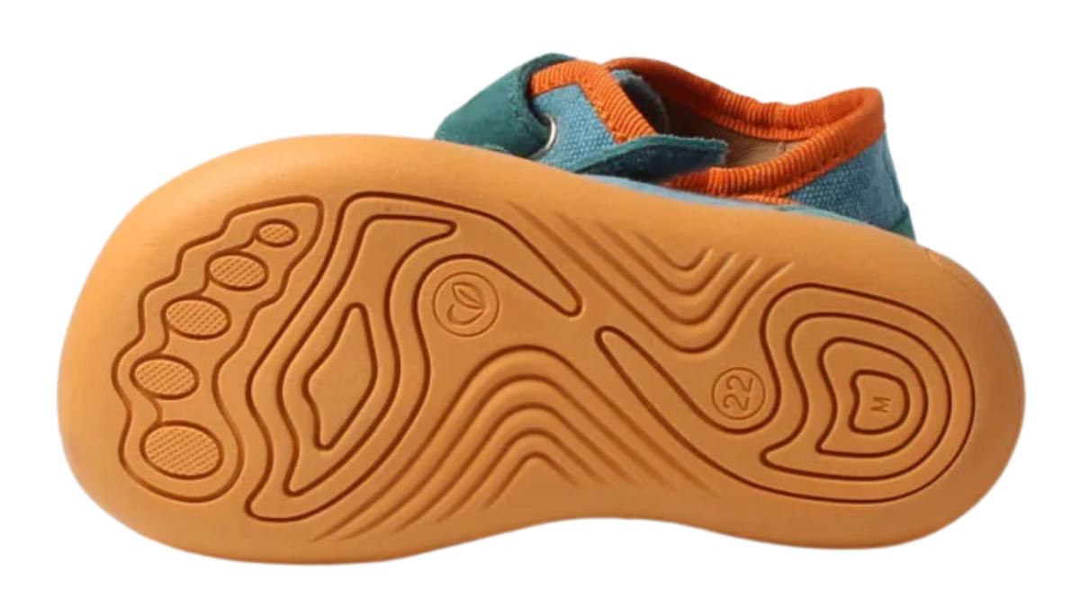 Kinder Barfußhalbschuh mit flexibler Sohle und Profil, Ansicht von unten.