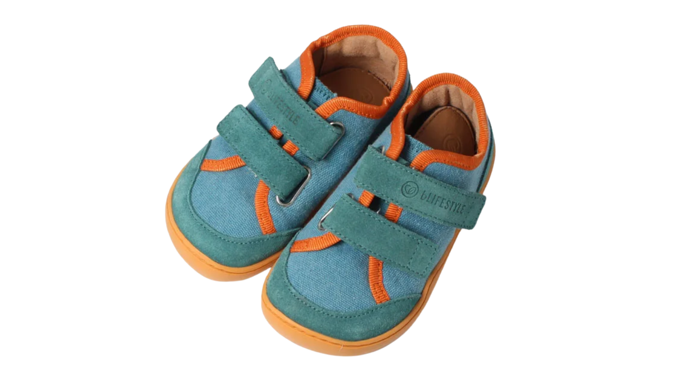 Kinder Barfußhalbschuh als Paar mit breiter Zehenbox, Klettverschluss, geschlossenen Zehen, geschlossener Ferse, Draufsicht.
