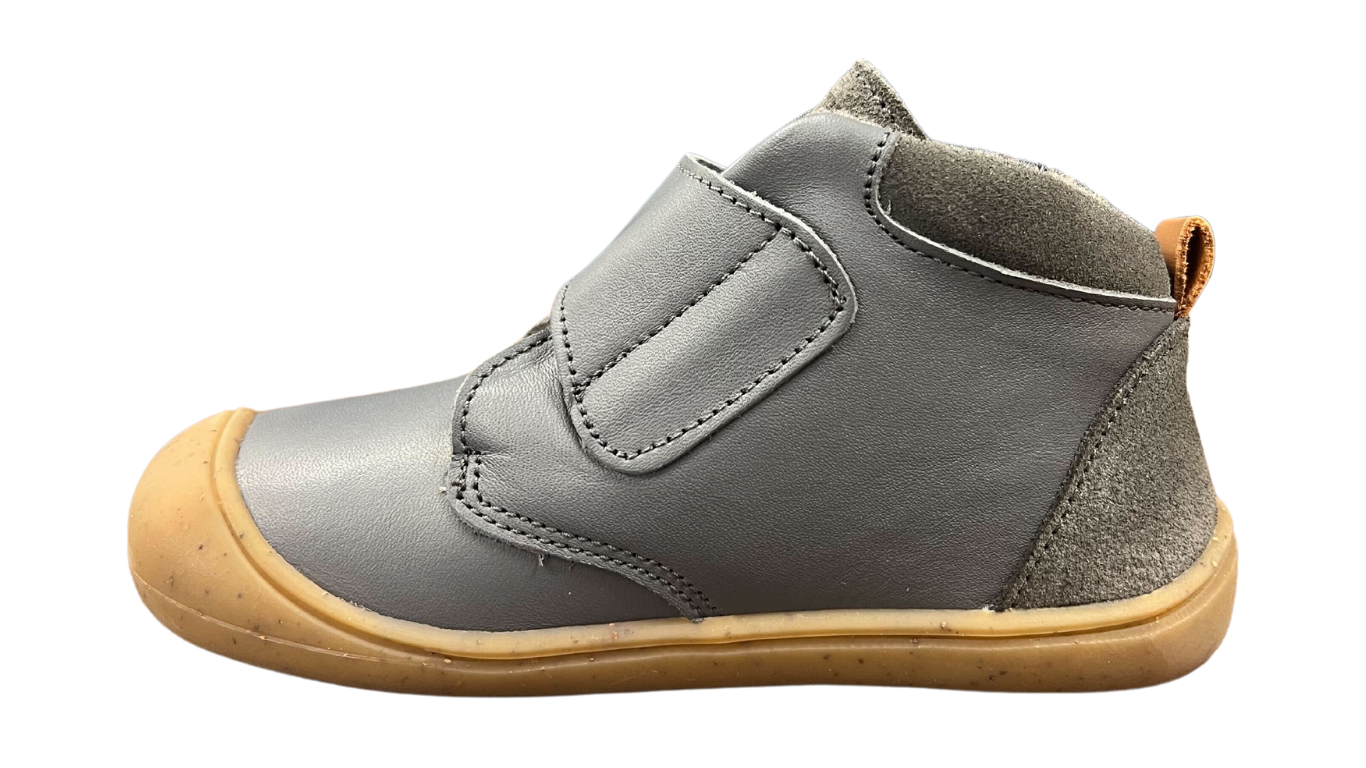 Barfußschuh für Kinder mit breiter Zehenbox, flexibler Sohle und Klettverschluss, geschlossene Zehen und geschlossener Fersenbereich, Seitenansicht innen