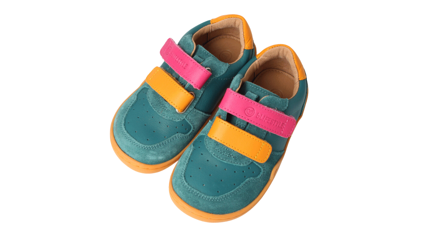 Barfußhalbschuh für Kinder mit breiter Zehenbox und Klettverschlüssen, Draufsicht als Paar