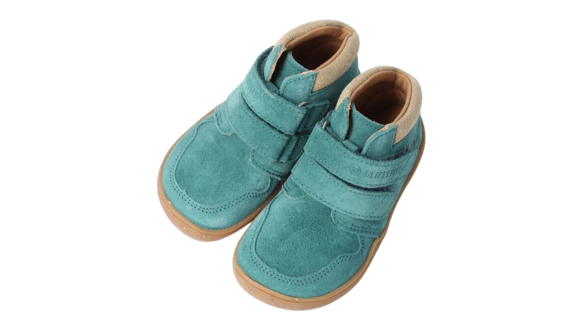 Knöchelhoher Barfußschuh für Kinder mit breiter Zehenbox und Klettverschluss, Draufsicht als Paar
