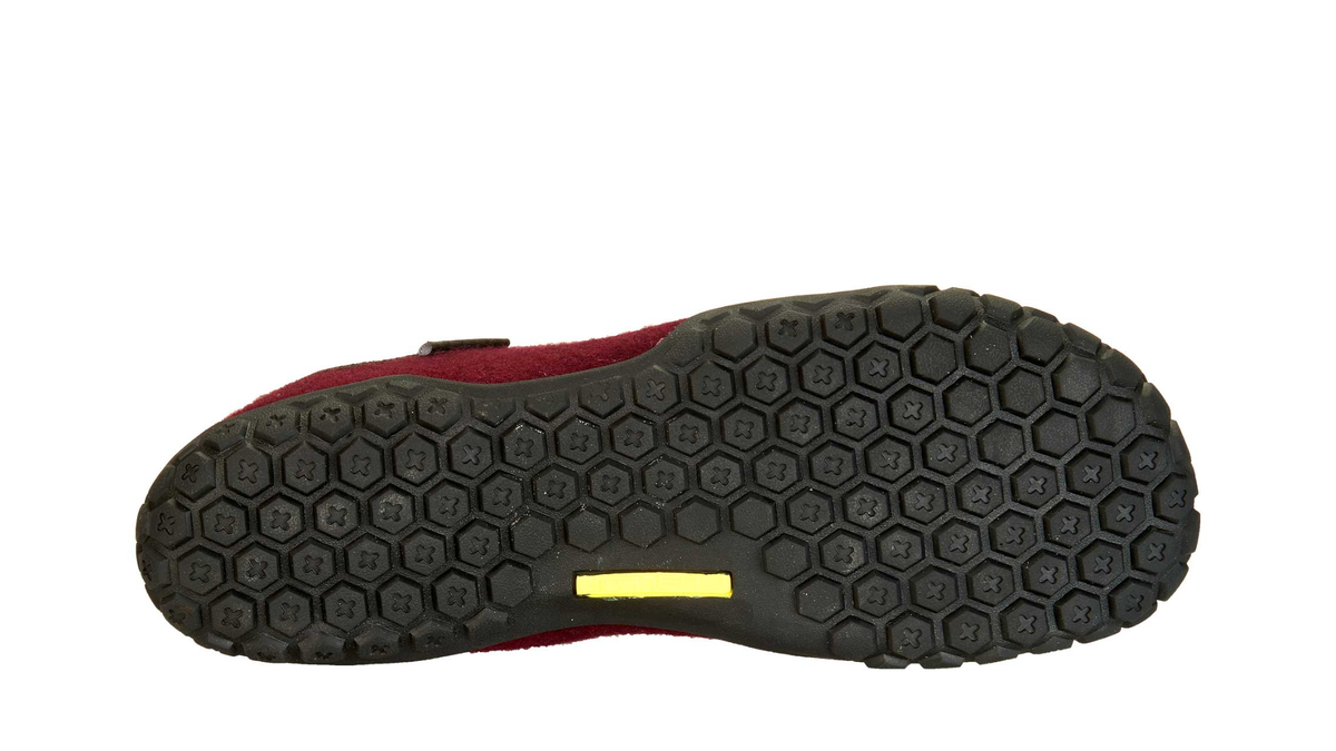 Barfußschuh für Erwachsene mit profilierter Sohle, Ansicht von unten