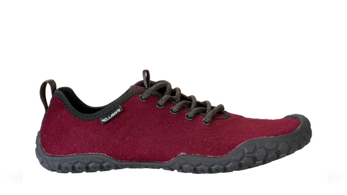 Barfußschuh für Erwachsene mit Schnürung, breiter Zehenbox und profilierter Sohle, Seitenansicht außen