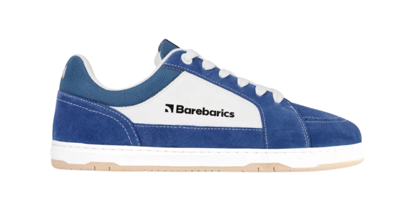 Barfußschuh für Erwachsene mit breiter Zehenbox, geschlossenem Zehenbereich, geschlossener Ferse, Schnürung, flacher flexibler Sohle, Seitenansicht außen.