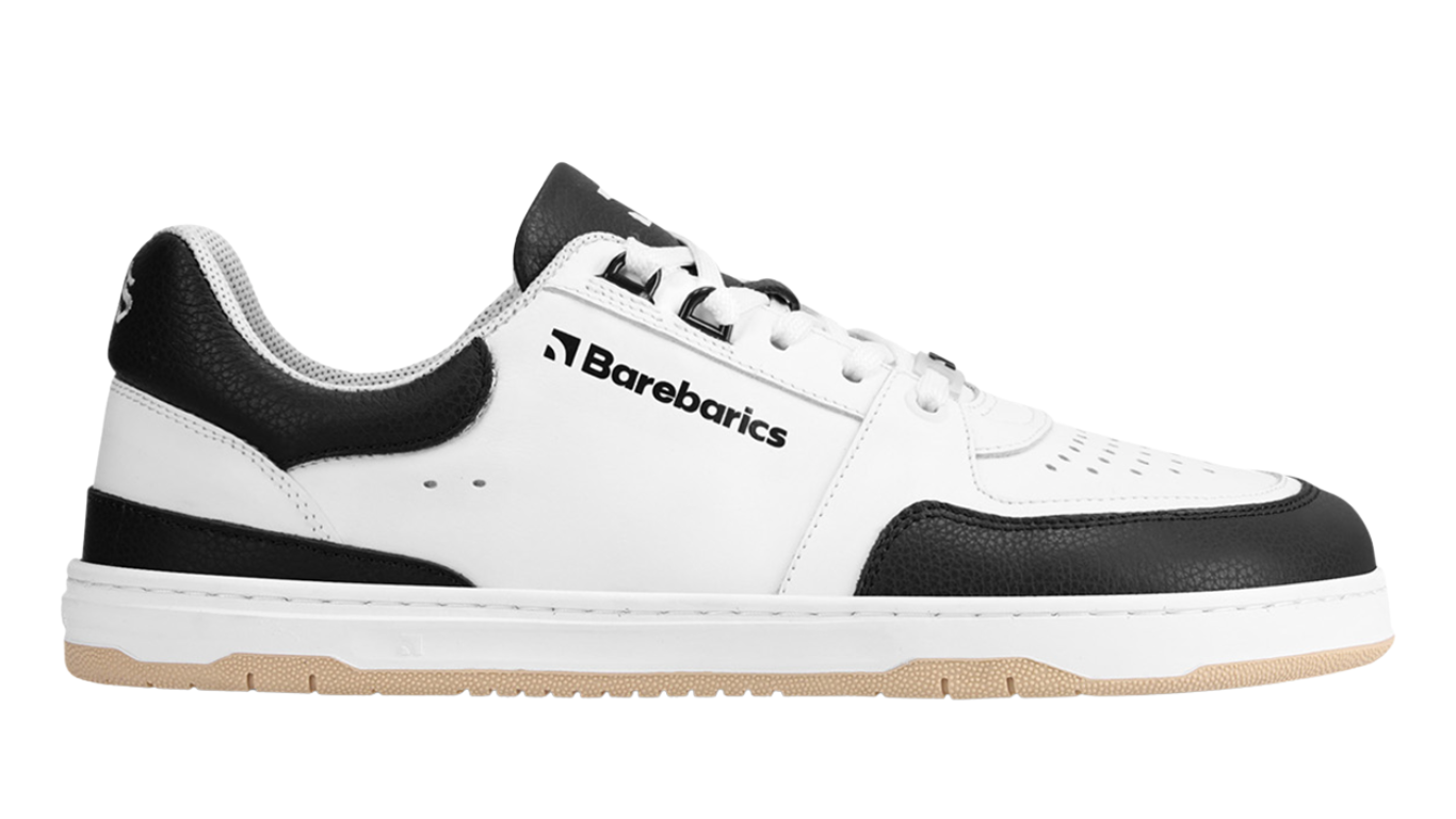 Barfußschuh für Erwachsene mit breiter Zehenbox, geschlossenem Zehenbereich, geschlossener Ferse, Schnürung, flacher flexibler Sohle, Seitenansicht außen.
