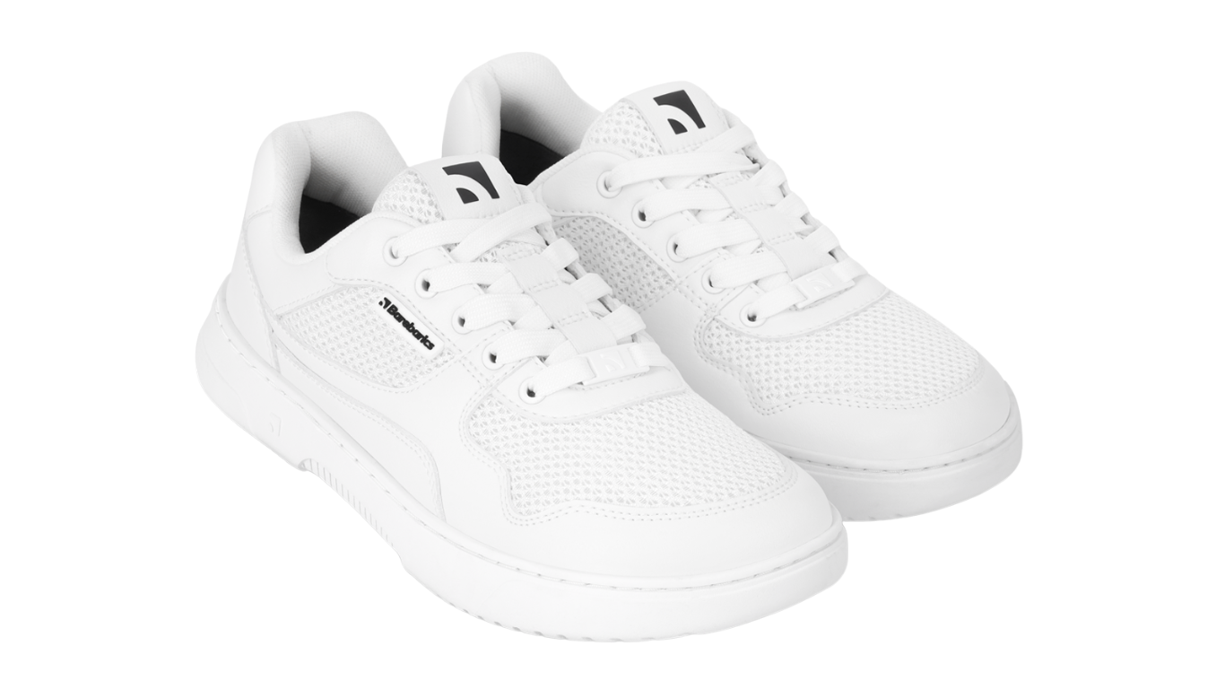 Barebarics Zing Fresh aus schräger Vorderansicht in All White mit sportlichem Look und klaren Materialübergängen.