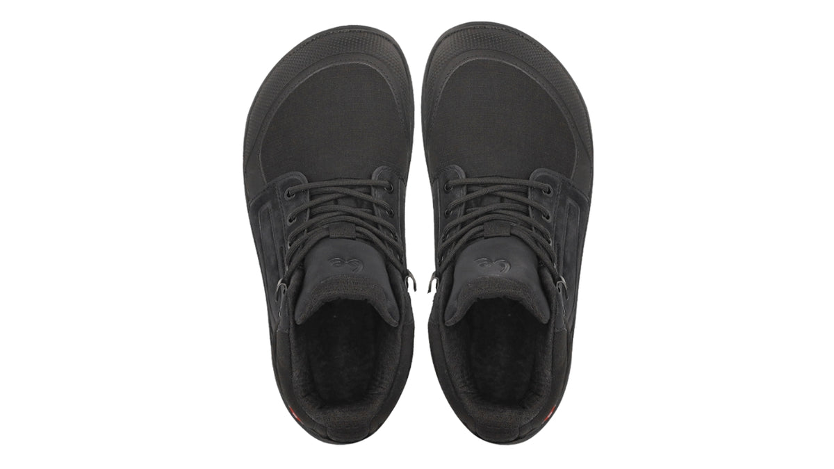 Barfußwinterschuh, Draufsicht. Paaransicht, geschlossener Zehenbereich und Schnürung sichtbar.