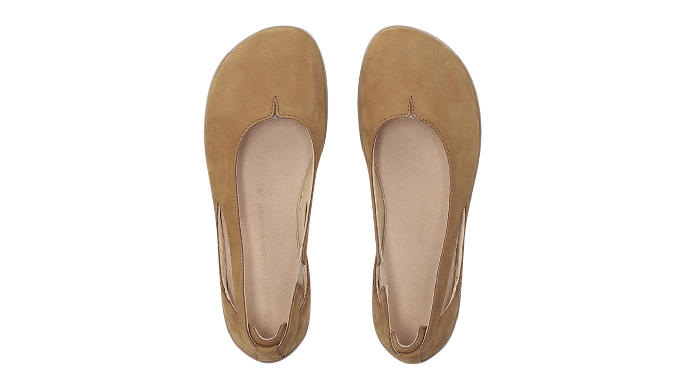 Damen-Ballerina mit breiter Zehenbox, geschlossenem Zehenbereich, geschlossener Ferse, Schlupfform ohne Verschluss, flacher flexibler Sohle, Draufsicht.
