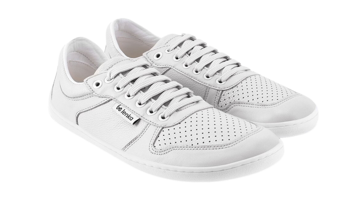 Barfußschuh Sneaker als Paar, breite Zehenbox, flexible Sohle, Schnürung, geschlossene Zehen, geschlossener Fersenbereich, Seitenansicht außen