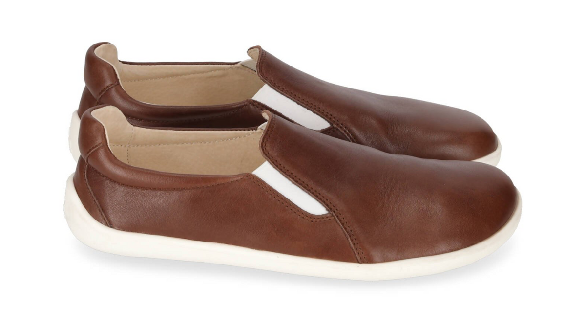 Barfußschuh einzeln, Schlupfschuh ohne Verschluss, breite Zehenbox, geschlossener Zehenbereich, geschlossener Fersenbereich, Seitenansicht außen