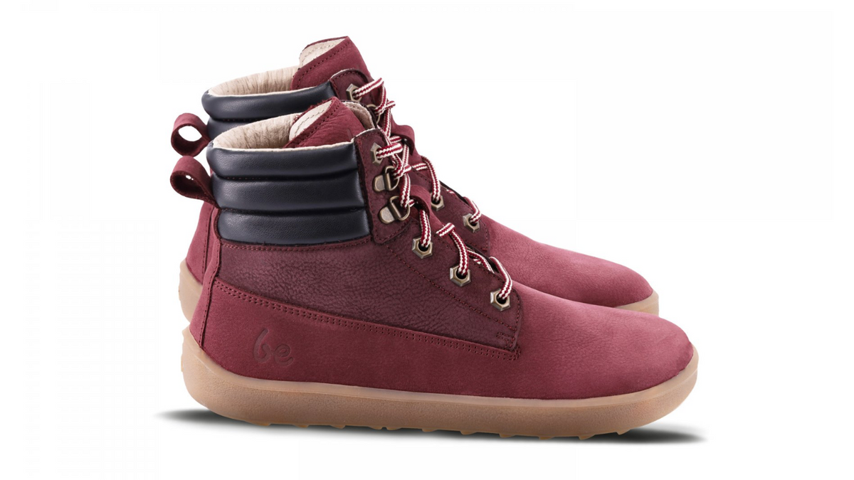 Barfußschuh für Erwachsene als Paar, knöchelhoch, breite Zehenbox, Schnürung, geschlossene Zehen, geschlossener Fersenbereich, schräge Vorderansicht