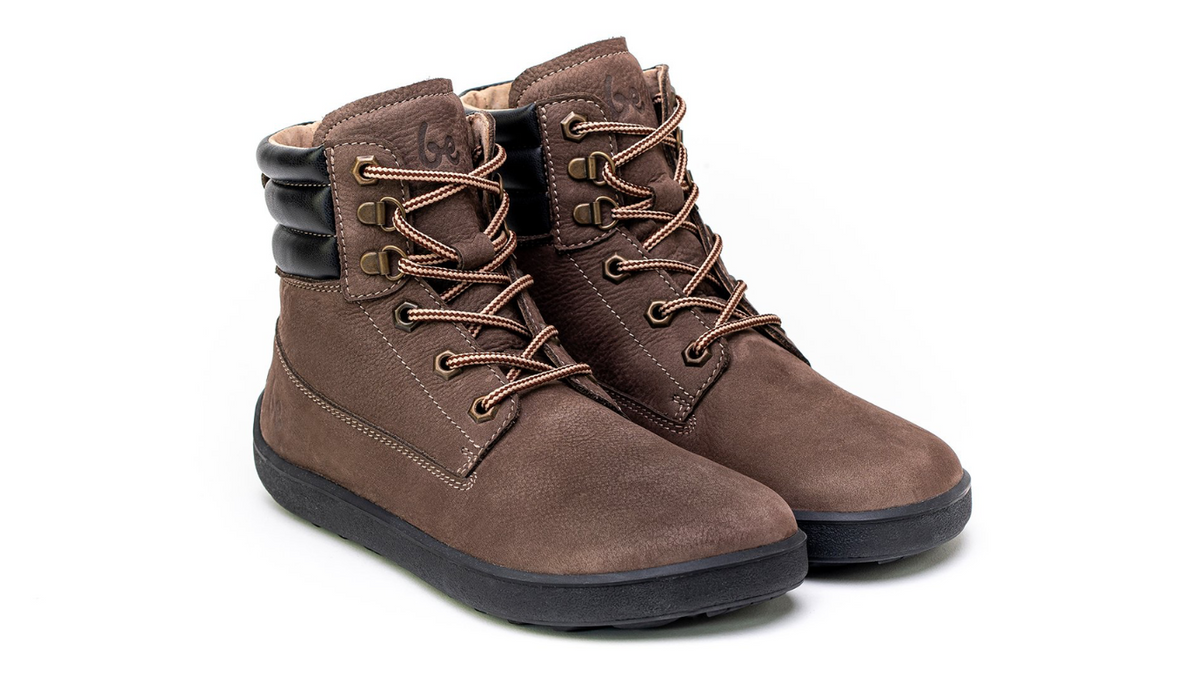 Barfußschuh für Erwachsene als Paar, knöchelhoch, breite Zehenbox, Schnürung, geschlossene Zehen, geschlossener Fersenbereich, Seitenansicht außen