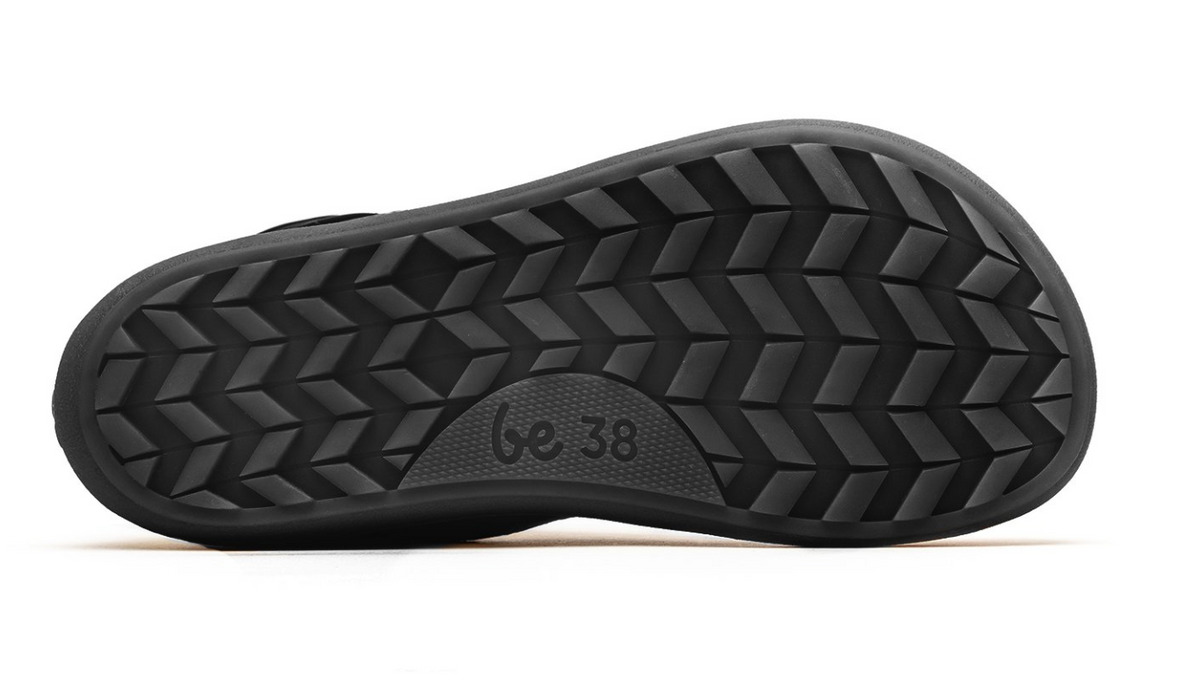 Barfußschuh für Erwachsene, flexible Sohle mit Profil, geschlossene Zehen, geschlossener Fersenbereich, Ansicht von unten