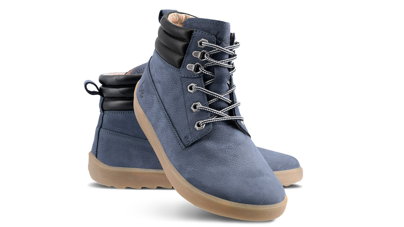 Barfußschuh für Erwachsene als Paar, knöchelhoch, breite Zehenbox, Schnürung, geschlossene Zehen, geschlossener Fersenbereich, schräge Vorderansicht